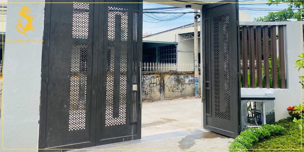 So sánh giữa cổng mở tự động và cổng truyền thống