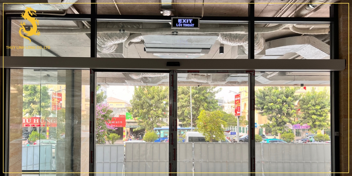 Những lưu ý khi lựa chọn và lắp đặt cửa tự động cho cửa hàng