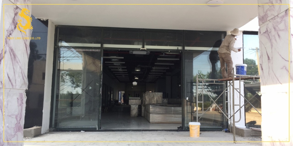 Thông số kỹ thuật của bộ cửa ảnh hưởng trực tiếp đến giá