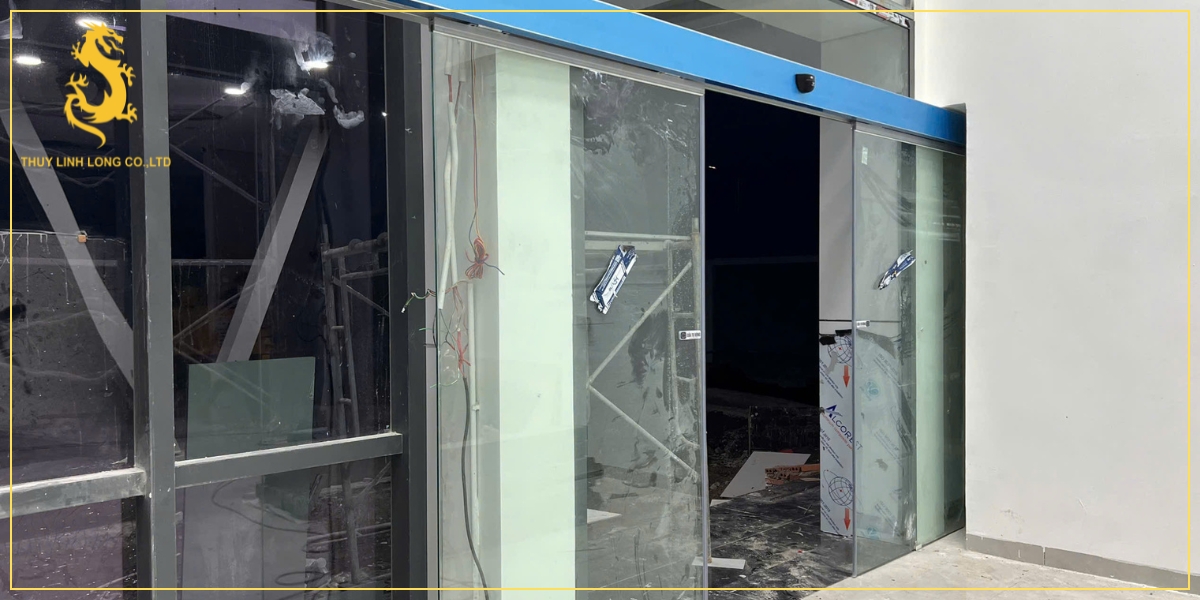 Vì sao giá lắp đặt cửa tự động có sự chênh lệch giữa các công trình?