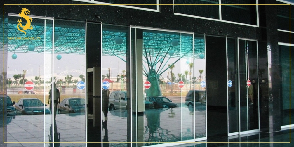 cach chon cua tu dong phu hop theo tung mo hinh kinh doanh Cách chọn cửa tự động phù hợp theo từng mô hình kinh doanh