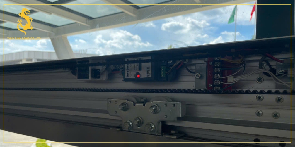 Có nên lắp cửa tự động ngoài trời không