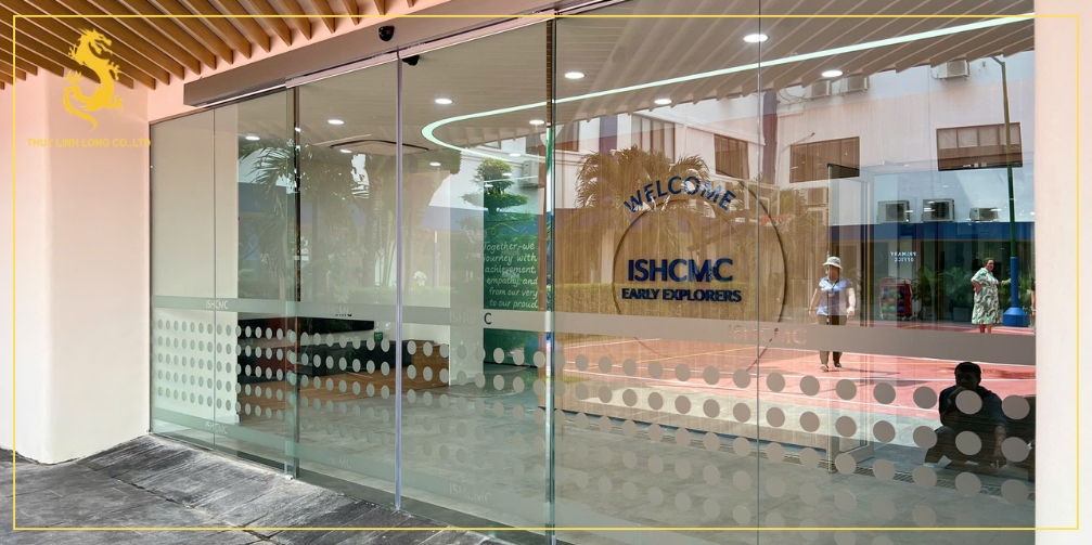 Cửa tự động có lắp ngoài trời được không