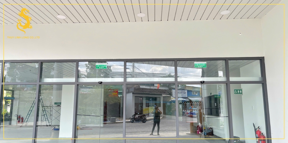 cua tu dong hoat dong khi mat dien nhu the nao giai phap du phong an toan