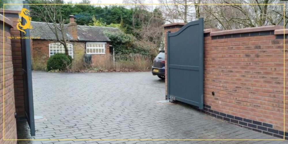 khoang cach mo cong tu dong va goc mo bao nhieu la hop ly