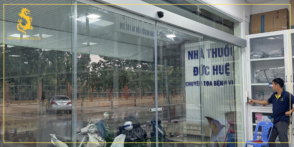 Những yếu tố ảnh hưởng đến cửa tự động khi lắp ngoài trời