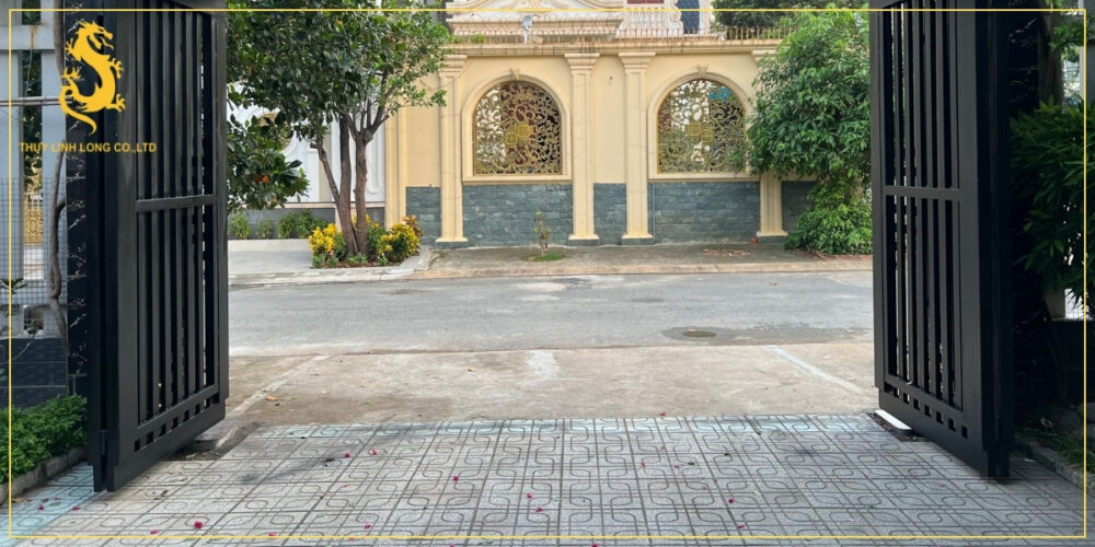 thiet ke cong mo tu dong the nao de khong anh huong loi di va khu vuc do xe